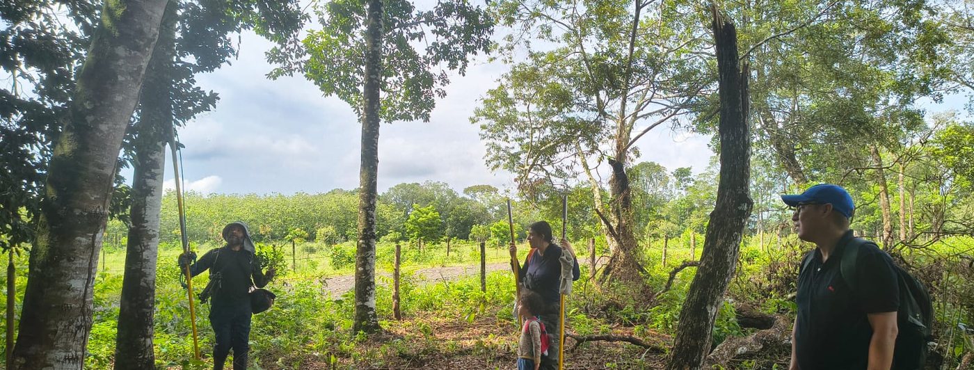 Equipo de Gente y Medio Ambiente haciendo diagnóstico en campo